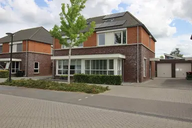 133m2 house to rent for 2095€/month in Timmerliedengilde, Dronten