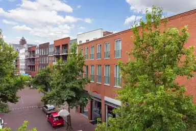 121m2 apartment to rent for 1795€/month in Julianastraat 103, Alphen aan den Rijn