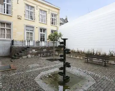 studio de 54m2 à louer pour 1850€/mois à Sint Servaasklooster, Maastricht