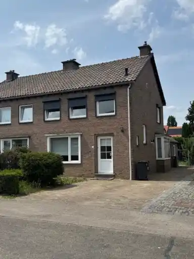 129m2 house to rent for 1190€/month in Keulsteeg 26, Neerbeek