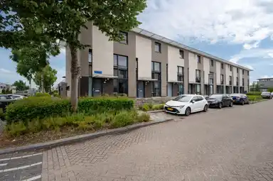 172m2 house to rent for 2495€/month in Azorenweg 79, Almere